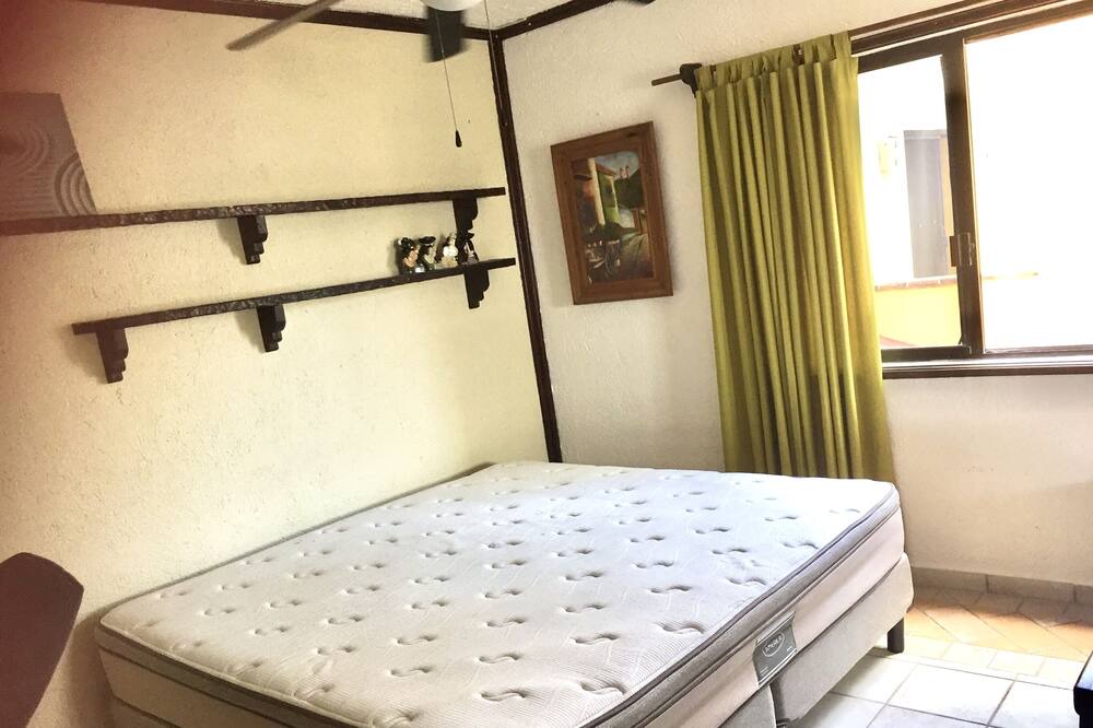 Photo of Bedroom in 12th Street