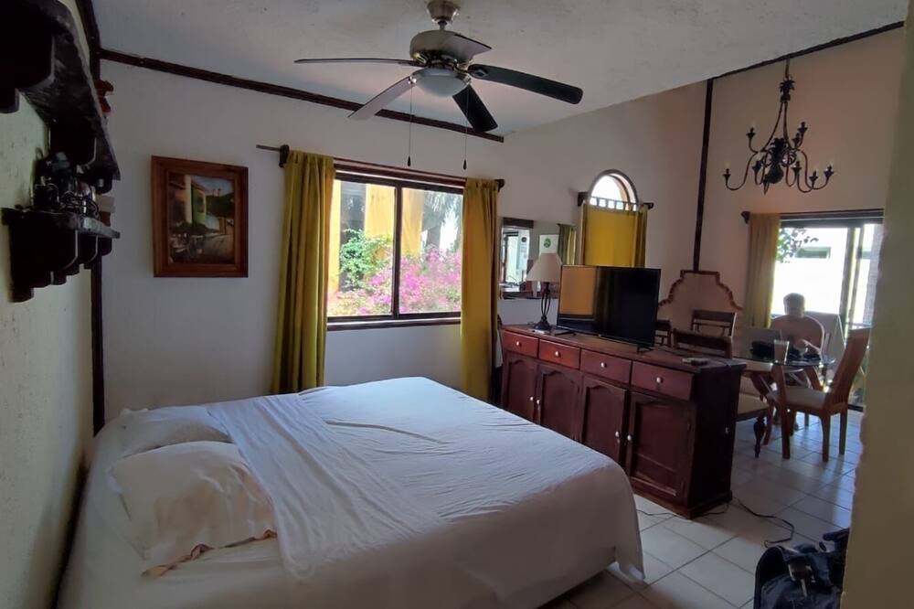 Photo of Bedroom in 12th Street