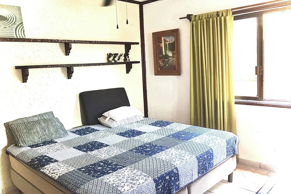 Photo of Bedroom in 12th Street