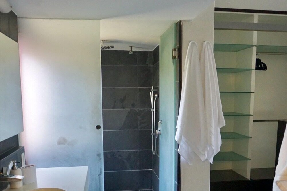 Photo of Bathroom in Isla Iguana