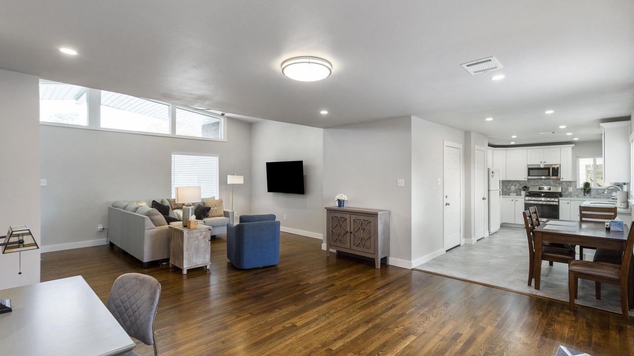 Photo of Livingroom in Sharpstown