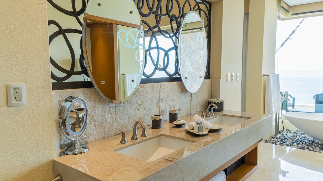 Photo of Bathroom in South Shore Hotel Area
