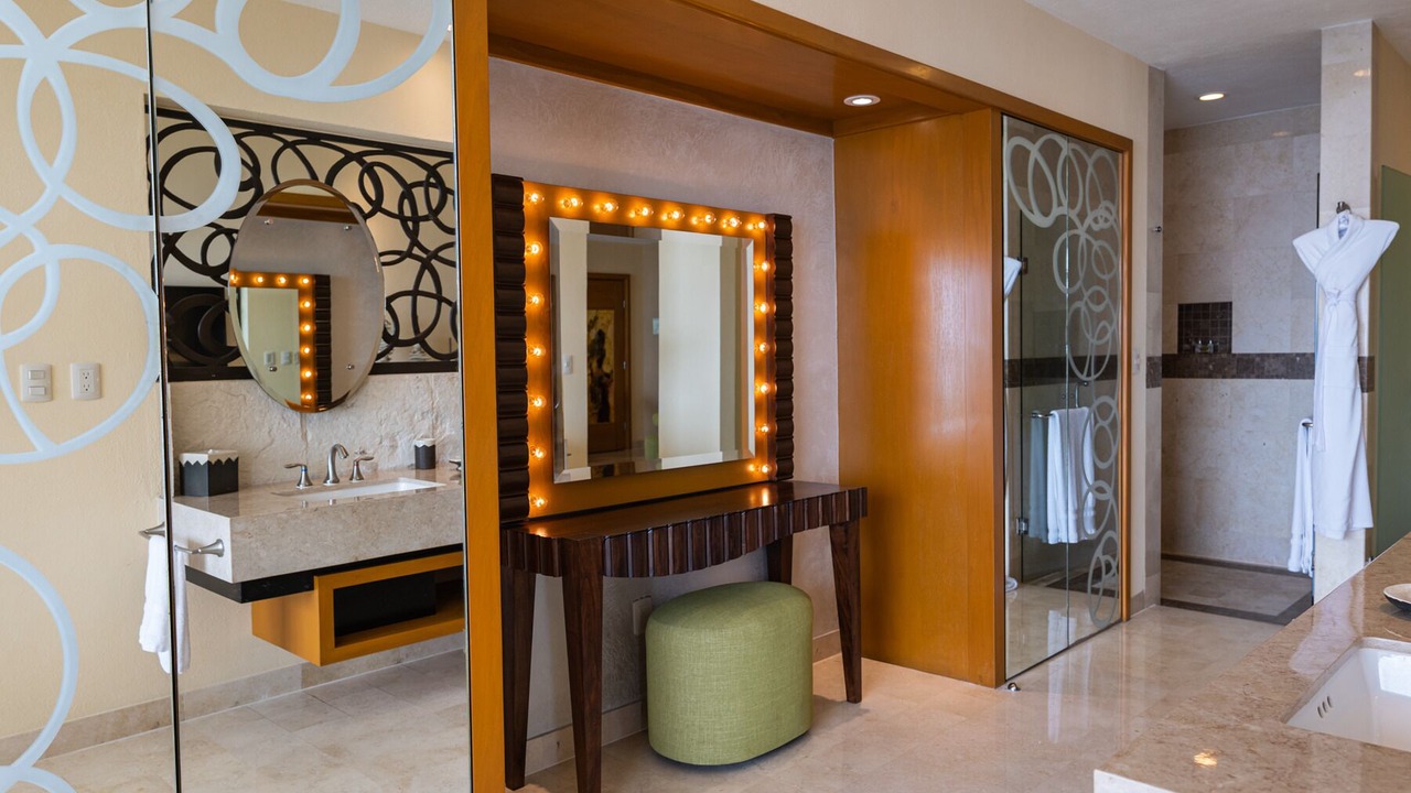 Photo of Bathroom in South Shore Hotel Area