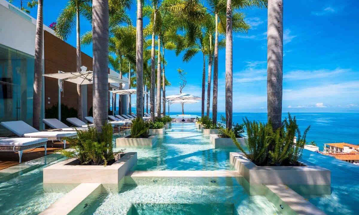 Photo of Outdoor in Romantic Zone