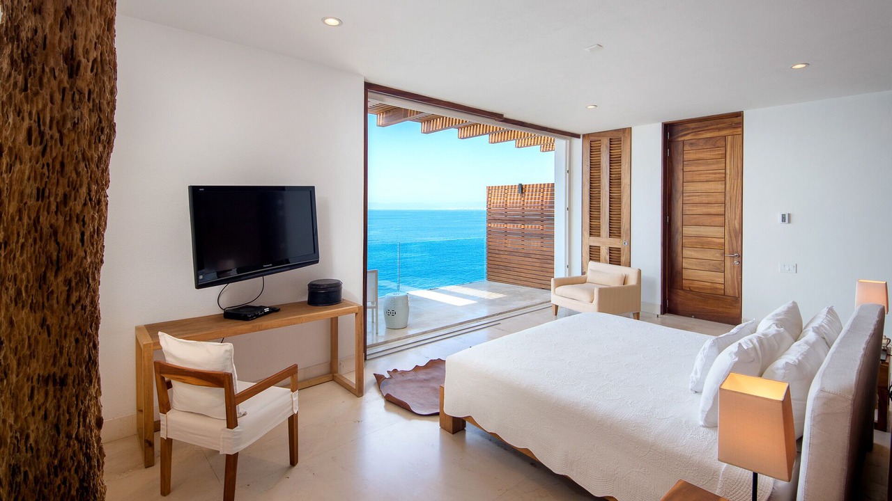 Photo of Bedroom in South Shore Hotel Area