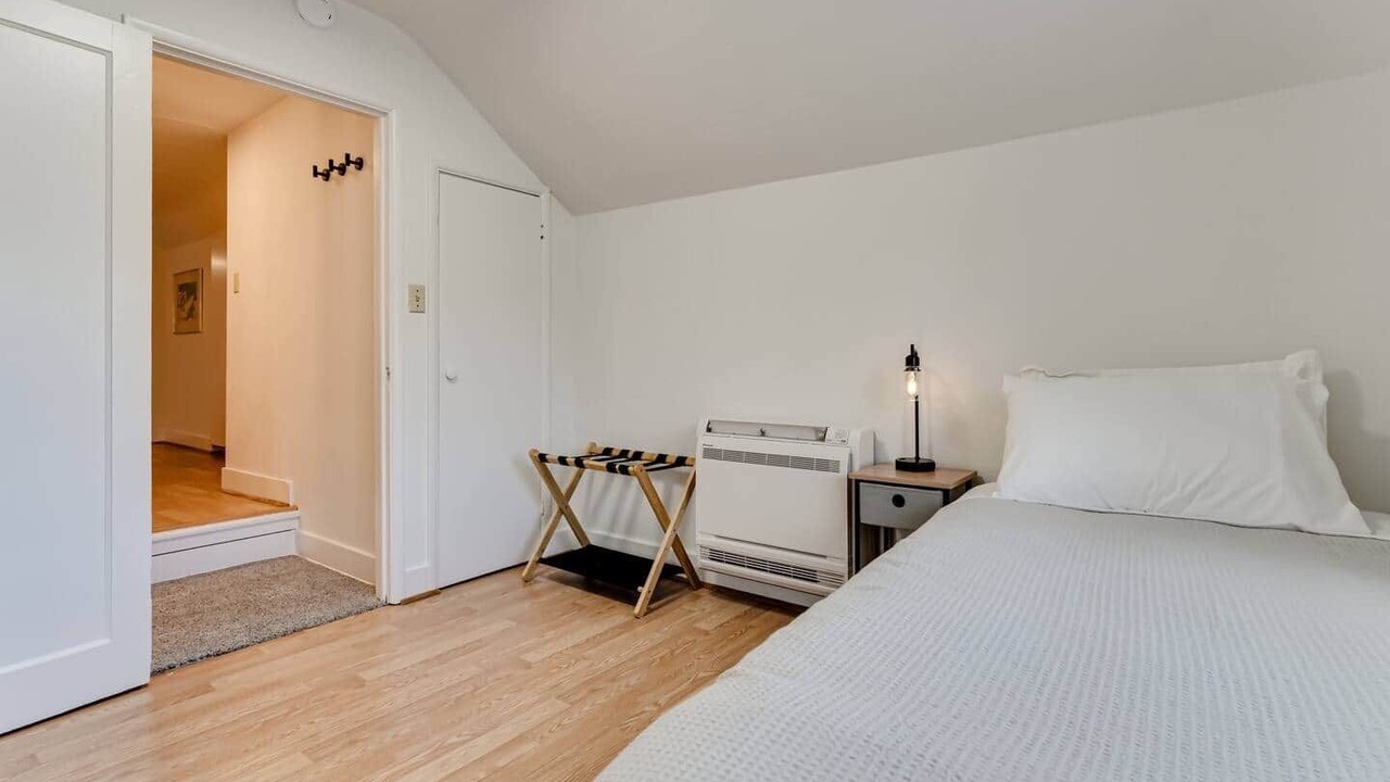 Photo of Bedroom in Amazon