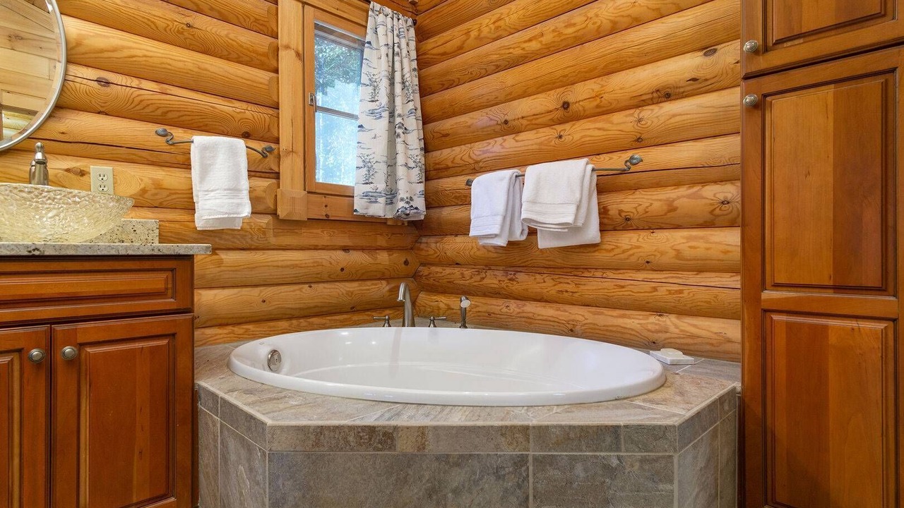 Photo of Bathroom in Old Fort