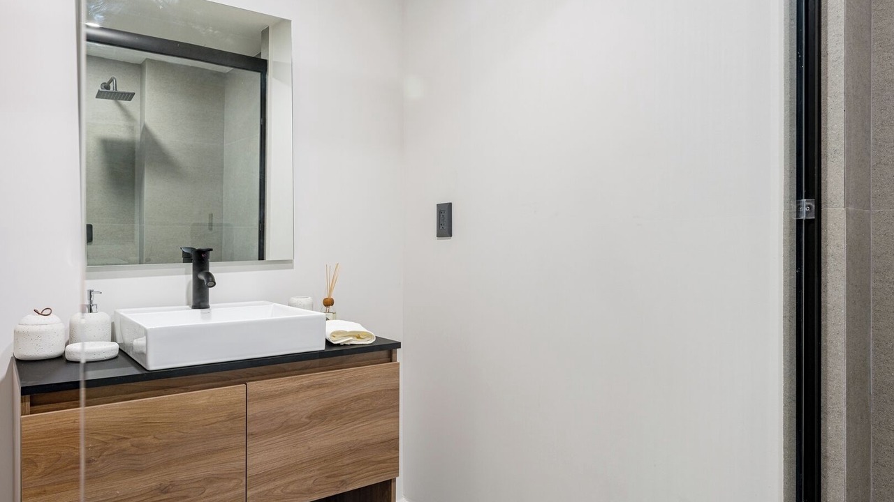 Photo of Bathroom in Anahuac