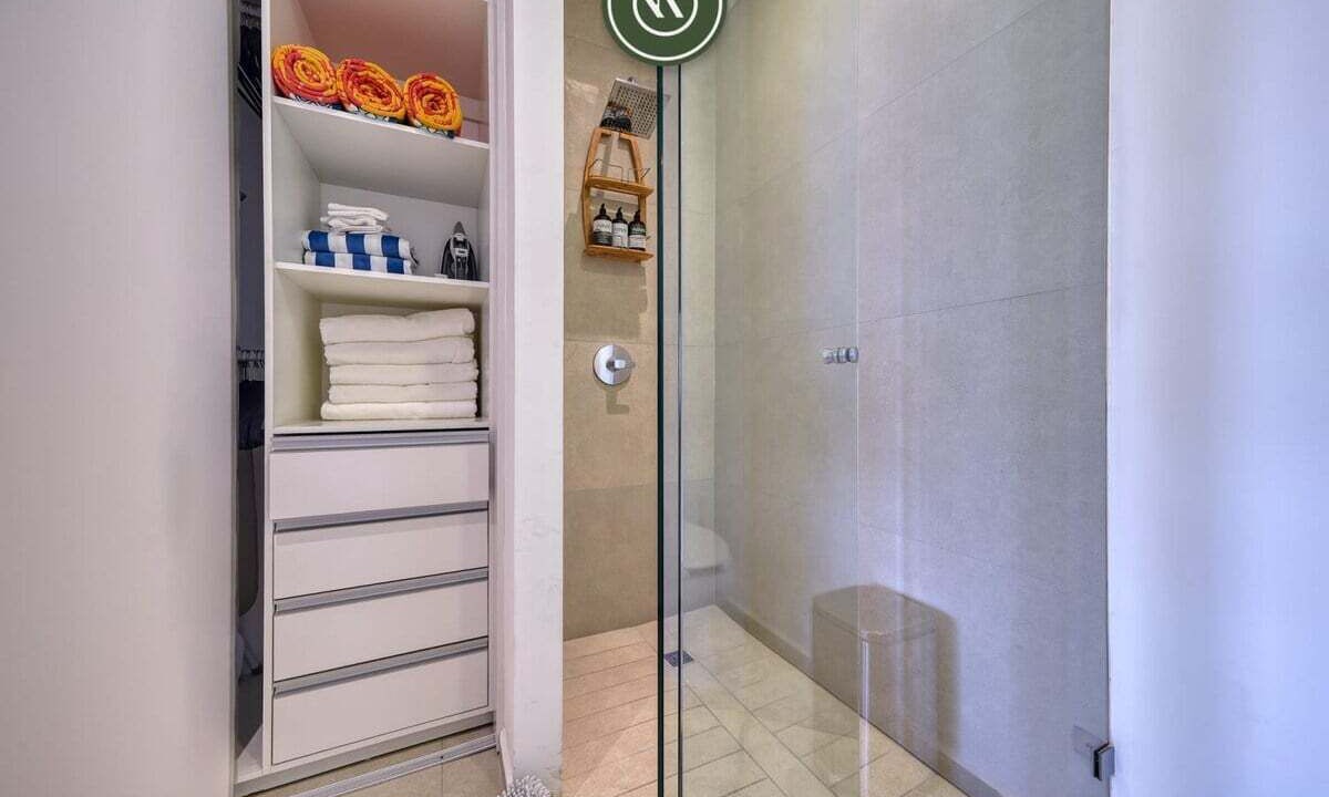 Photo of Bathroom in Flamingos