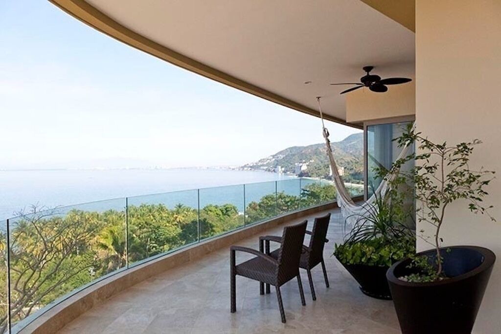 Photo of Patio Balcony in South Shore Hotel Area