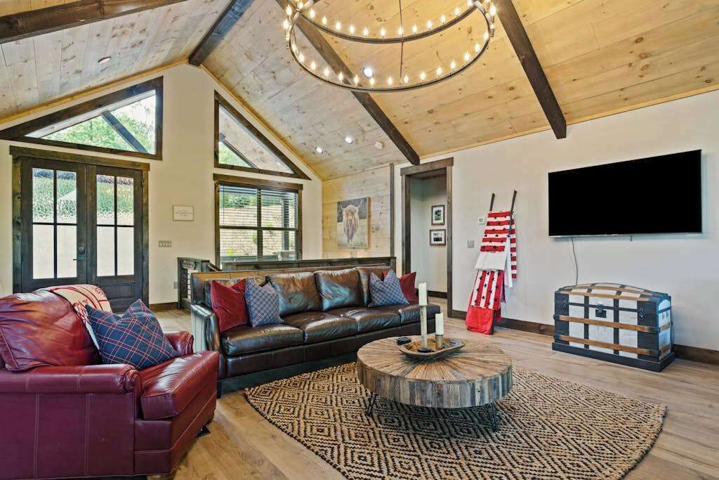 Photo of Livingroom in Cherry Log