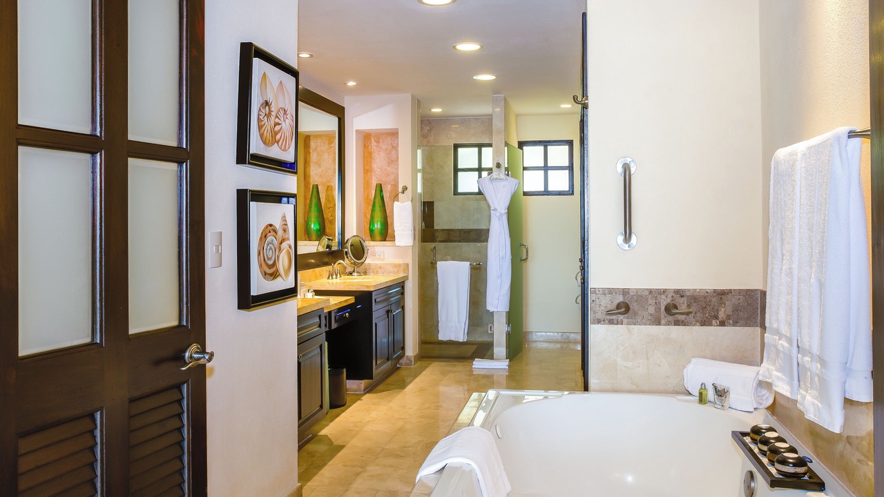 Photo of Bathroom in South Shore Hotel Area