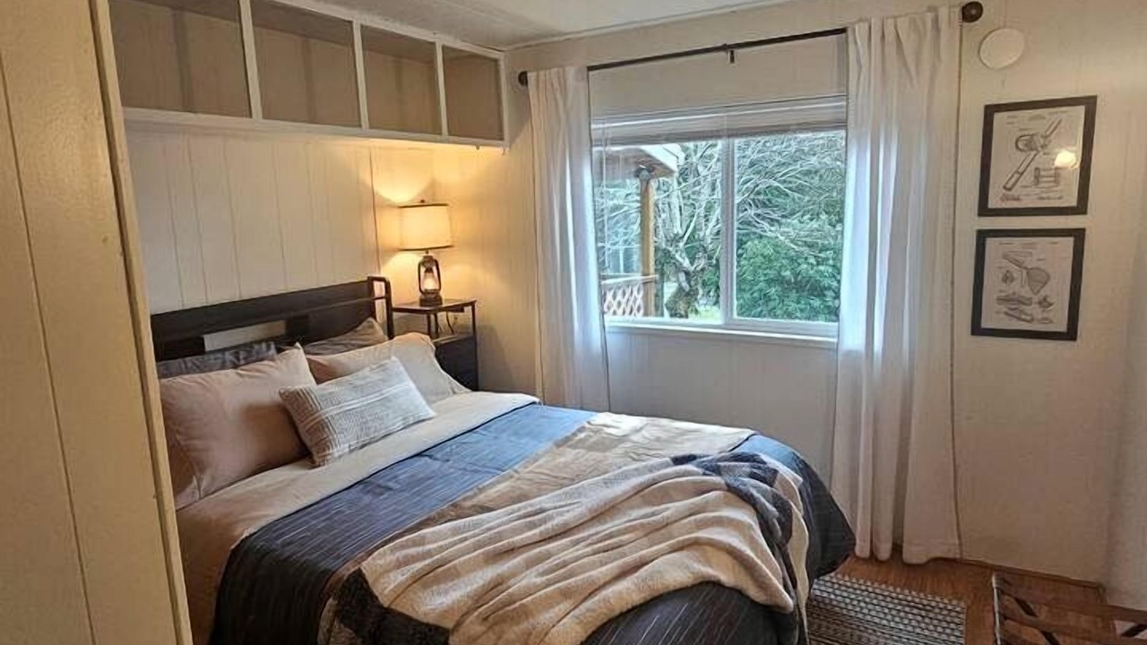 Photo of Bedroom in Sekiu