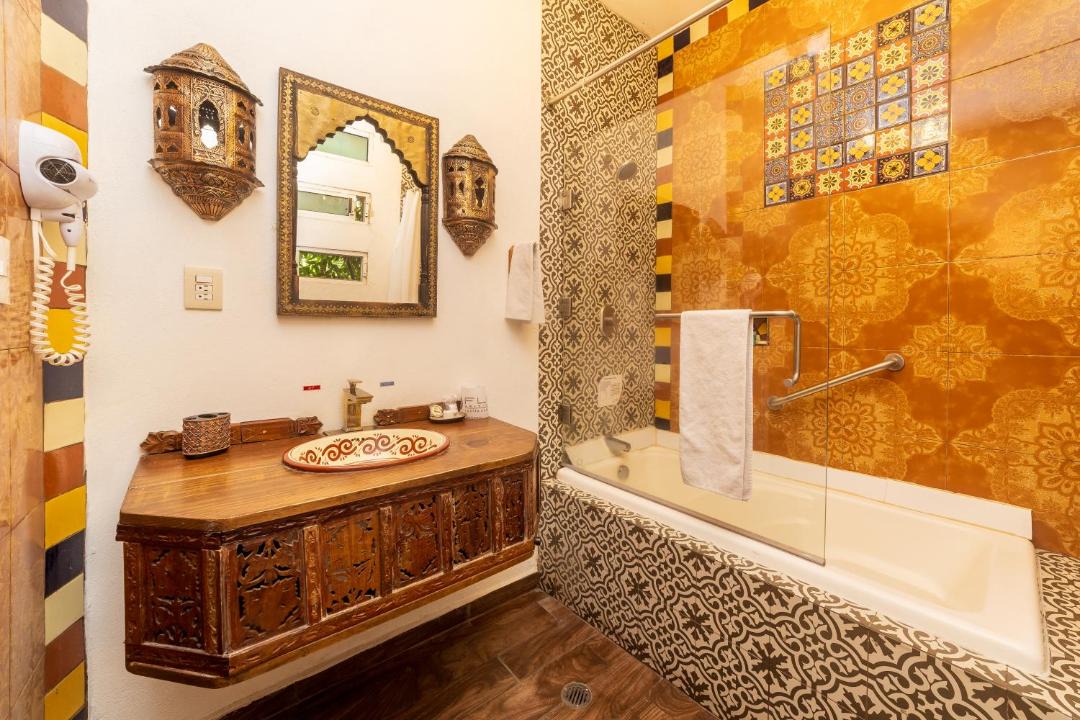 Photo of Bathroom in Anahuac