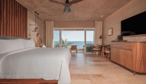 Junior Suite, 1 King Bed, Balcony, Oceanfront