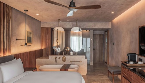 Deluxe Room, 1 King Bed, Balcony, Ocean View (Guest Room)