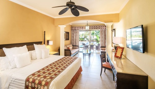 Junior Suite, Pool View (Premium Level)