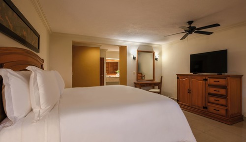 ROYAL RETREAT BEACHFRONT SUITE