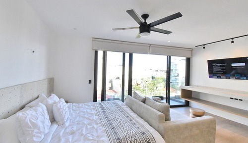 Comfort Studio, 1 King Bed with Sofa bed, Balcony, City View
