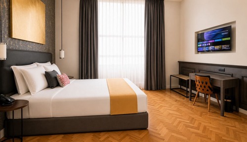 Interior Queen Suite