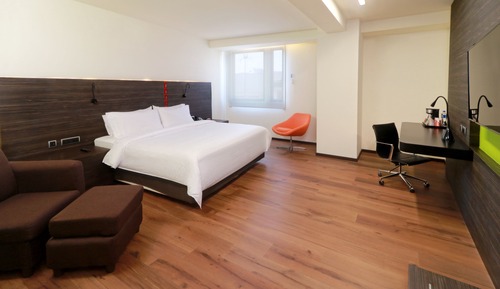 Standard Room, 1 King Bed