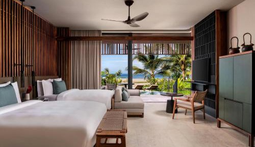 Beach Front Pool Queen Suite