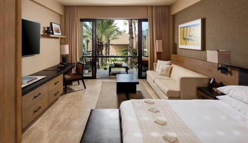 Deluxe King Room with Sofa Bed and Resort View