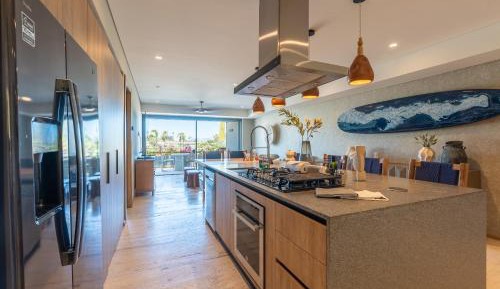 Three-Bedroom Apartment with Balcony