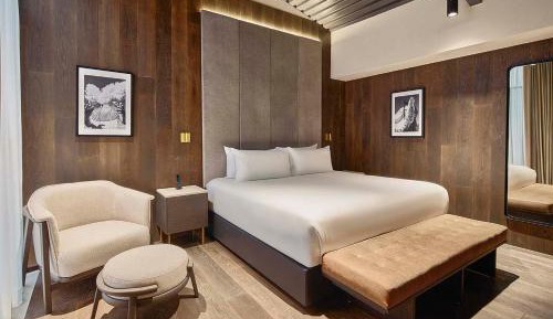 Three-Bedroom Deluxe Apartment
