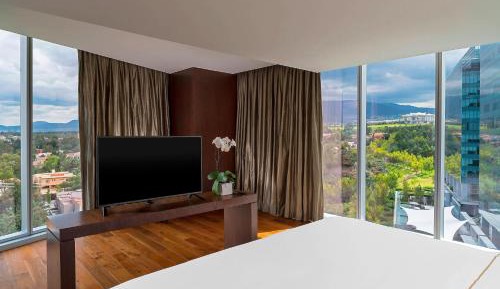 Master Suite, Club lounge access, 1 Bedroom Junior Suite