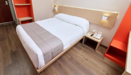 Room with Three Twin Beds