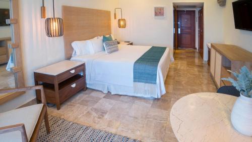 Superior Room King Partial Ocean View