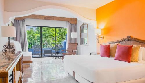 Junior Suite Near Pool