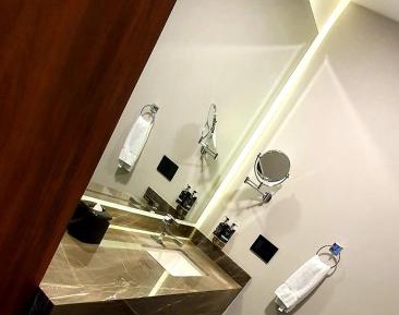 Deluxe Room King City View