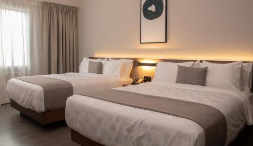 Deluxe room double city view 