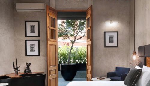 Deluxe King Suite