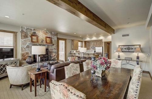 Deer Valley House | Mont Cervin by Avantstay Lift-view Hot Tub + Stone Fireplace Ski-in/out