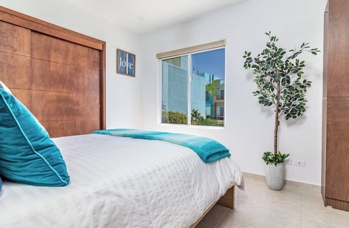 La Joya Apartment | A/C*King Bed*Pool*Ocean View