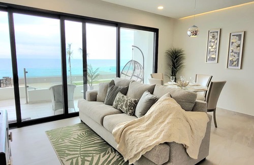 Primo Tapia Condo | Seafront Luxury Condo Pool Jacuzzi
