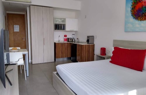 Tohoku Condo | Studio Close to 5th Av, With Amazing Roof Pool View, Gym, Spa and More!