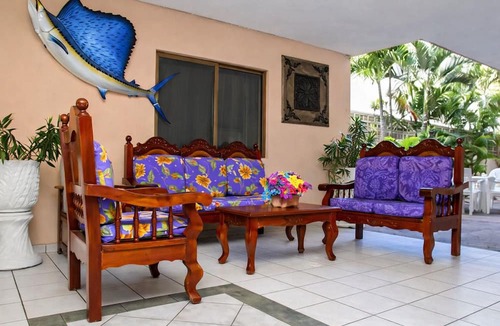 Zona Dorada Hostel | Blue Pacific Suites