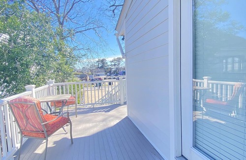 Northeast Virginia Beach Villa | Upstairs 1Br Beach Apartment in the Heart of the Vibe District 5 Minute Stroll to Beach 1480
