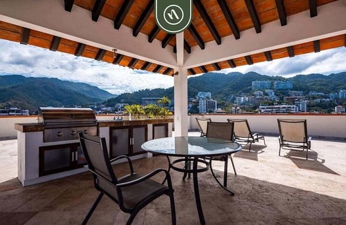 Emiliano Zapata Apartment | Oceanview 2BR Condo - Romantic Zone - Rooftop Pool
