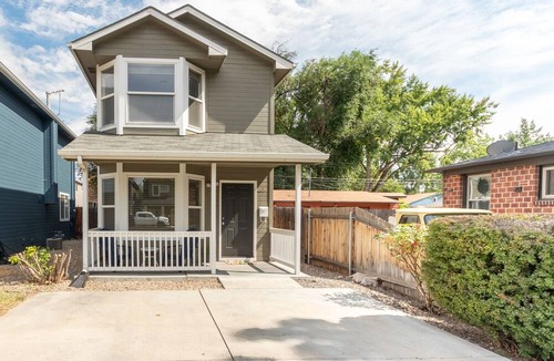 Boise Bench House | /The Tag House/5 minutes to BSU, airport, hiking and downtown