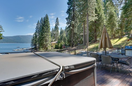 Lake Almanor Peninsula Cabin | Westwood Lakefront Cabin w/Hot Tub & Boat Dock!