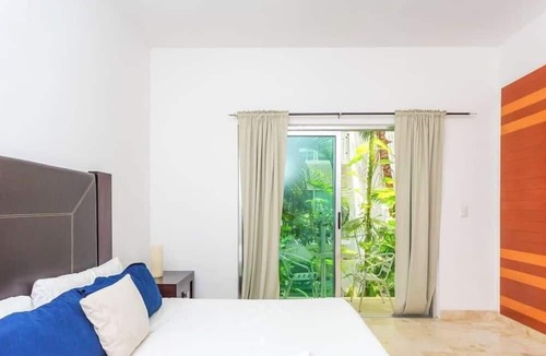 Zazil-ha Apartment | Casa del Mar: Pool, Balcony and Near Coco Beach