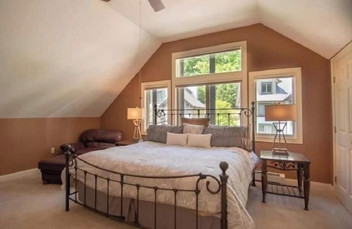 Lincoln House | 4200 Square Foot Family Getaway with Amazing Views of Loon Mountain - Lincoln NH