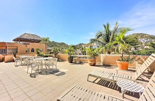 Centro Condo | Chic Cabo San Lucas Getaway < 2 Miles to Beaches!