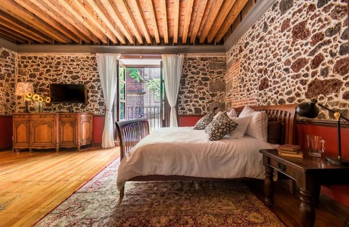 Historic Center Apartment | 1BR Historic suite w/balconies - 100 mts from the Cathedral. CASA SAUTO