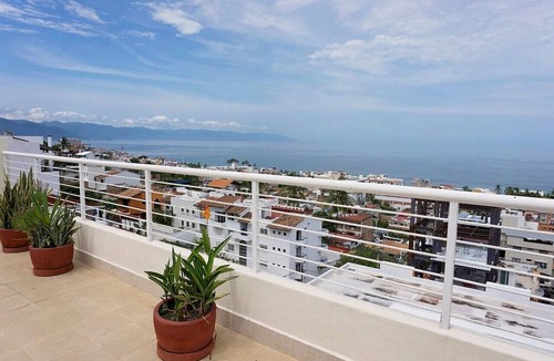 Colonia 5 de Diciembre Condo | Beautiful, Airy Condo Near Boardwalk*